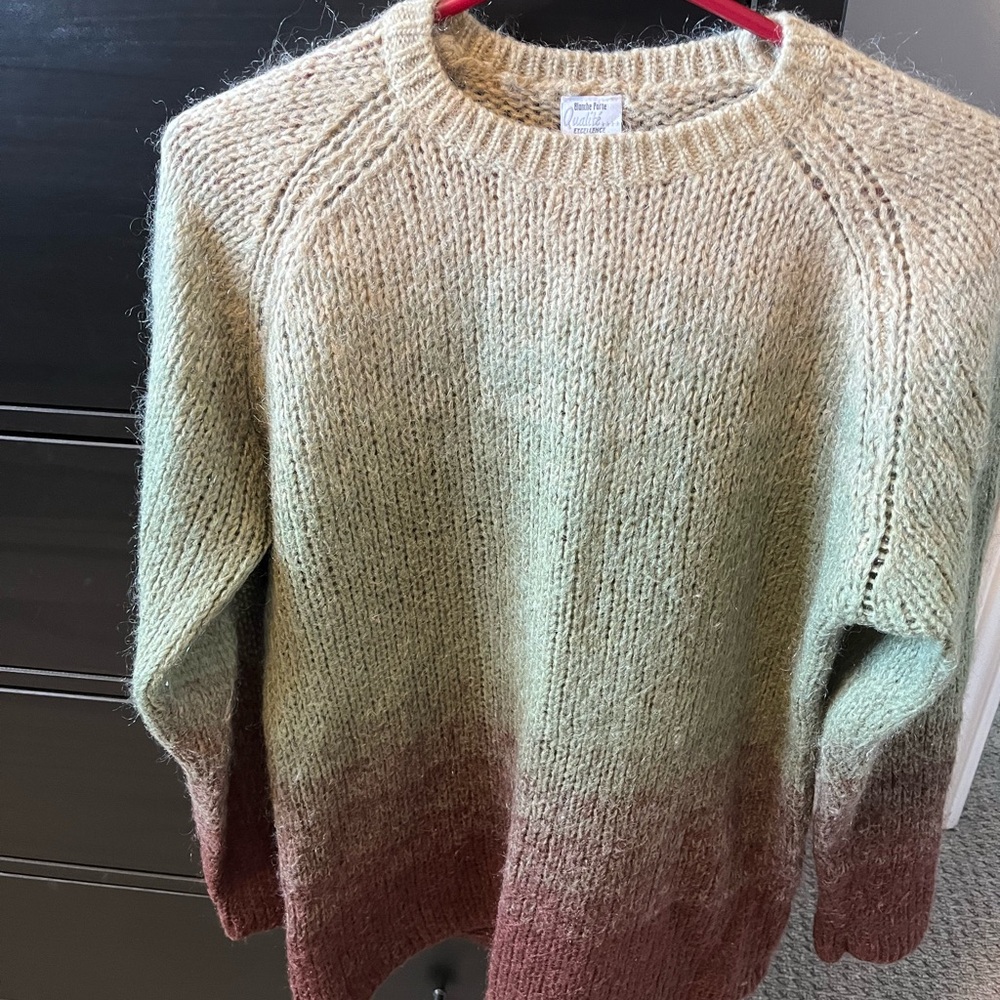 Elegant Gradient Knit Sweater - Beige and Burgundy
